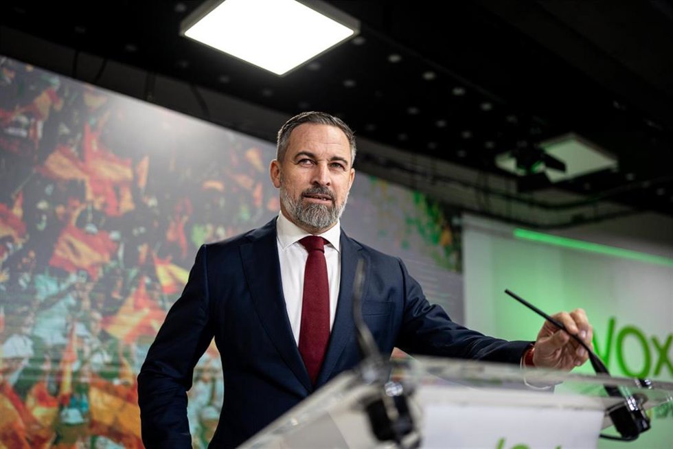 El presidente de VOX, Santiago Abascal, valora los resultados de las elecciones extremeñas en una rueda de prensa, en la sede nacional del partido, a 22 de diciembre de 2025, en Madrid (España). Vox ha obtenido 11 escaños en las elecciones autonómicas d
