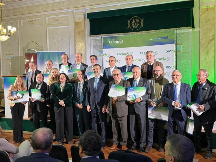 Representantes institucionales durante el acto del XXV aniversario de la Fundación Tecnova, celebrado en Almería.