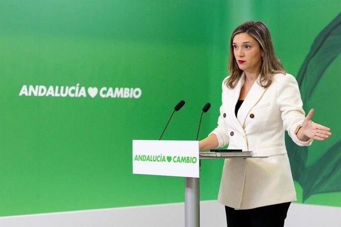 La vicesecretaria general del PSOE-A, María Márquez, en rueda de prensa en la sede del partido en Sevilla.