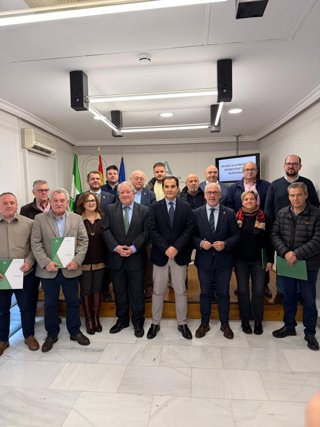 El consejero José Antonio Nieto (c) en la entrega de las resoluciones de ayudas Meinfra.