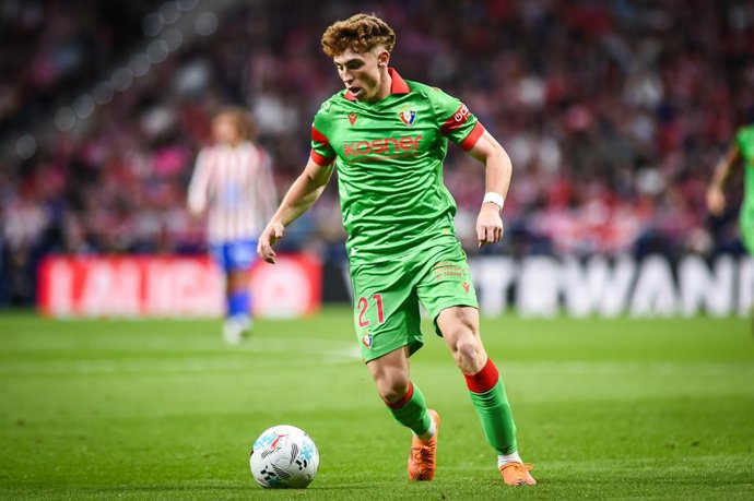 Archivo - October 18, 2025, Madrid, Spain, Spain: Victor MUNOZ of CA Osasuna during the LaLiga match between Atletico de Madrid and CA Osasuna at Riyadh Air Metropolitano on October 18, 2025 in Madrid, Spain. Gustavo Valiente