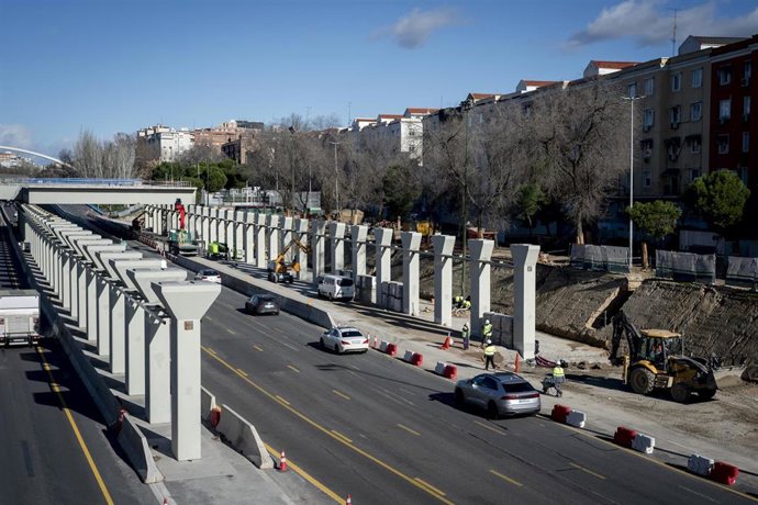 Obreros trabajando en las obras de Parque Ventas