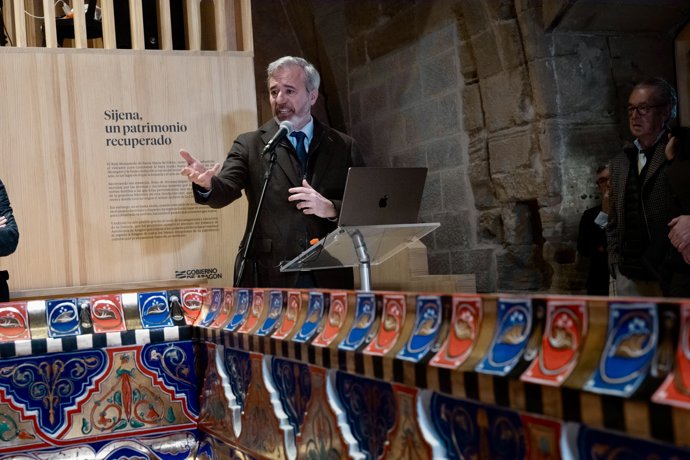 El presidente del Gobierno de Aragón, Jorge Azcón, en el Monasterio de Sijena