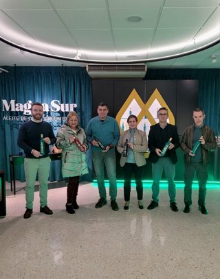 Presentación del aceite de oliva Magnasur destinado al programa escolar de alimentación saludable.