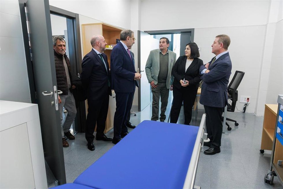 El presidente regional, Emiliano García-Page, inaugura, el nuevo Centro de Salud de Alcoba de los Montes.
