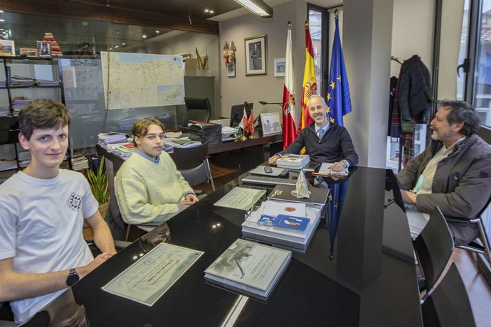 El Consejero De Educación, Sergio Silva, Entrega Diplomas De Los Premios Extraordinarios De Bachillerato