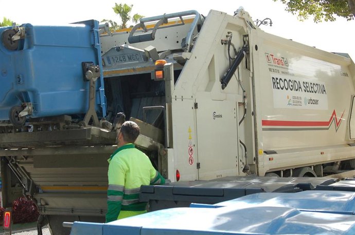 La Costa del Sol Occidental incrementa la recogida de envases y papel-cartón en 2025. El contenedor amarillo experimentó un aumento del 3,29% y el azul del 7,4%