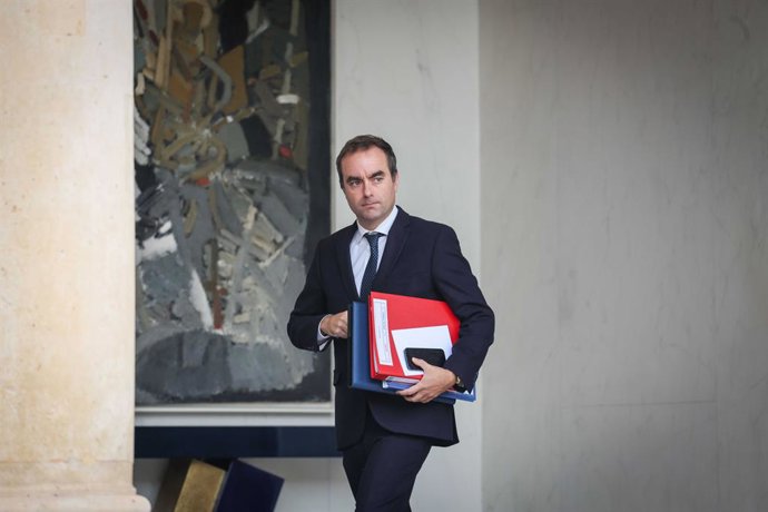 Archivo - Arquivo - 22 de outubro de 2025, Paris, França, FRANÇA: Paris, França, em 22 de outubro de 2025 - Saída do Conselho de Ministros no Palácio do Eliseu - Saída do Conselho de Ministros no Palácio do Eliseu. Aqui, o Sr. Sebastien LECORNU, primeiro-