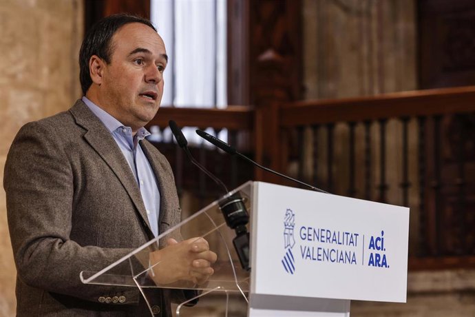 El presidente de la Generalitat valenciana, Juanfran Pérez Llorca, ofrece una rueda de prensa tras su reunión con el presidente de la Confederación Empresarial de la Comunitat Valenciana (CEV), la secretaria general de CCOO-PV,  y el secretario general de