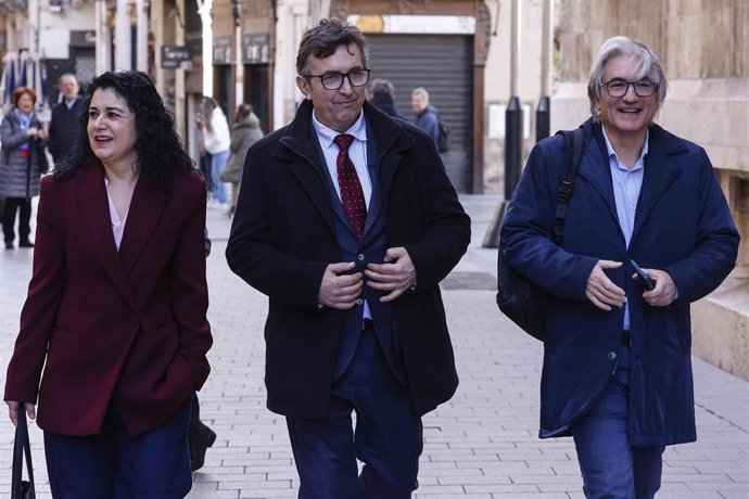 El presidente de la CEV, Vicente Lafuente (c), la secretaria general de CCOO-PV, Ana García Alcolea (i), y el secretario general de UGT-PV, Constantino Calero (d), se reúnen con el presidente de la Generalitat 