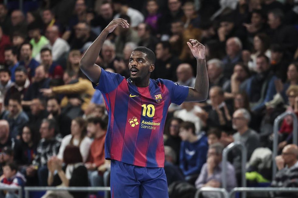 Archivo - El jugador del Bara de balonmano Dika Mem
