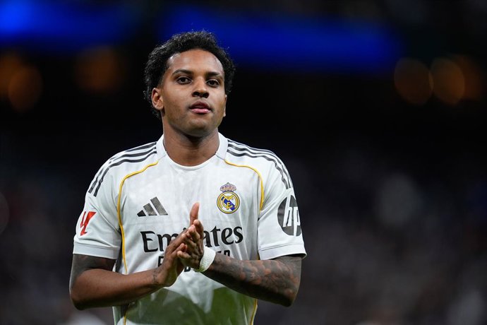 Rodrygo, do Real Madrid CF, gesticula durante a partida de futebol da Liga Espanhola, LaLiga EA Sports, disputada entre o Real Madrid e o Real Betis Balompié no estádio Berabeu, em 4 de janeiro de 2026, em Madri, Espanha.