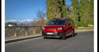 Fiat lanza Qubo L, un monovolumen versátil de hasta siete plazas con versiones diésel y eléctrica