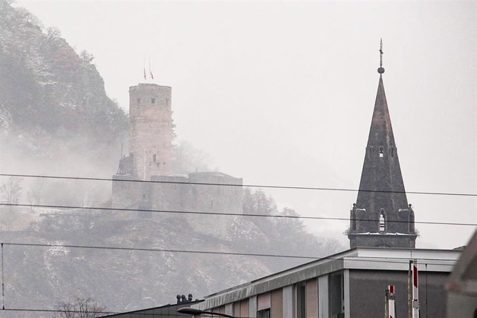 Ceremonia de conmemoración de las víctimas del bar en el complejo de ski en Suiza.