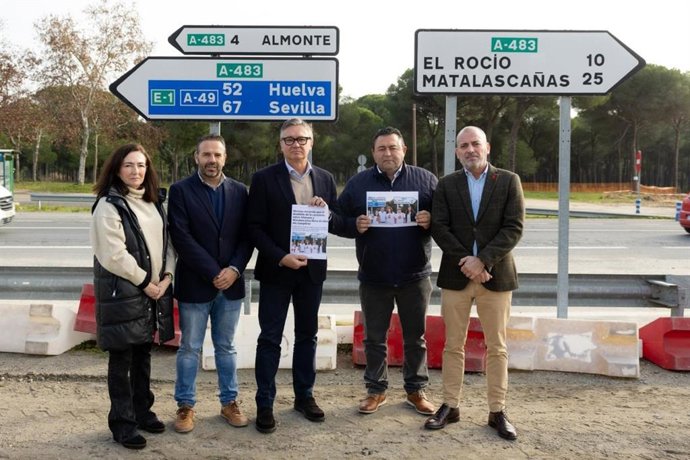 El portavoz del Grupo Parlamentario Vox en Andalucía, Manuel Gavira, durante una visita a la 483.