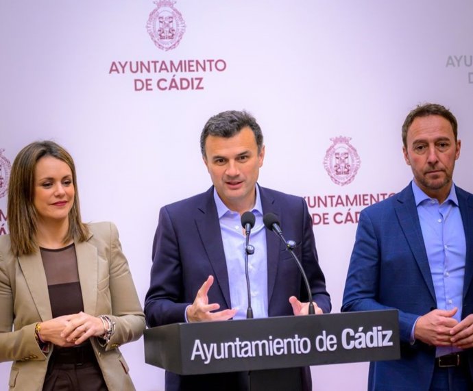 El alcalde de Cádiz, Bruno García, en rueda de prensa.