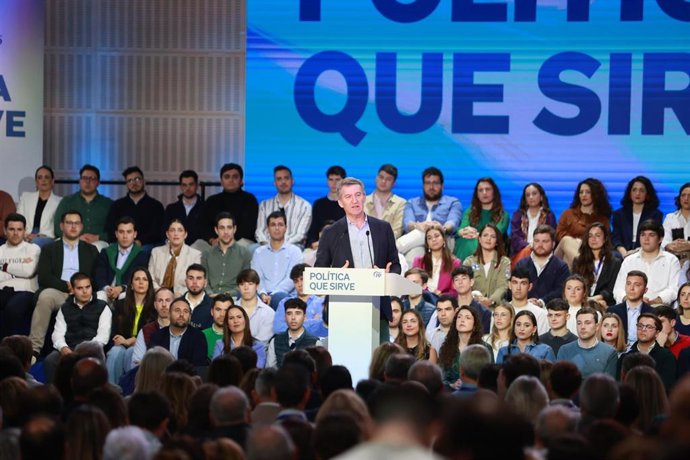 Archivo - El presidente del PP, Alberto Núñez Feijóo, durante la clausura de última jornada interparlamentaria del PP, en una foto de archivo.