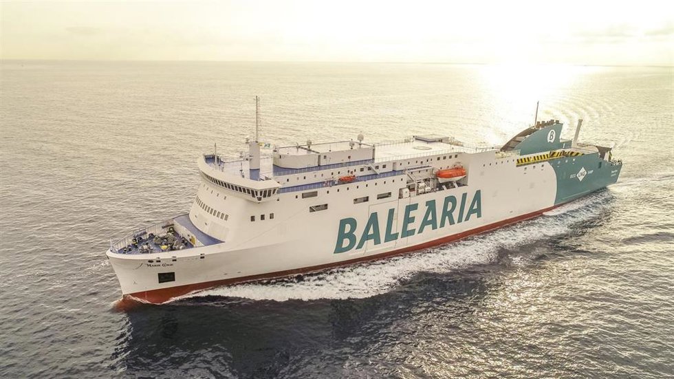 Buque de Baleria y Fred. Olsen Express.