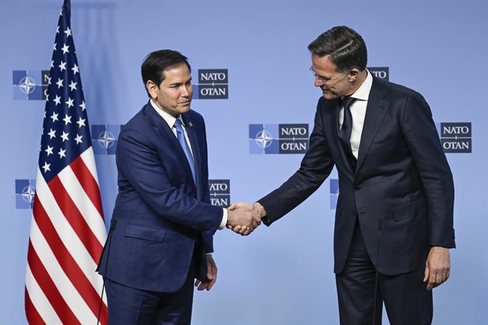 Archivo - Arquivo - 03 de abril de 2025, Bélgica, Bruxelas: O Secretário de Estado dos EUA, Marco Rubio, e o Secretário-Geral da OTAN, Mark Rutte, fazem uma declaração conjunta à imprensa na sede da OTAN, durante o primeiro dia de uma reunião de dois dias