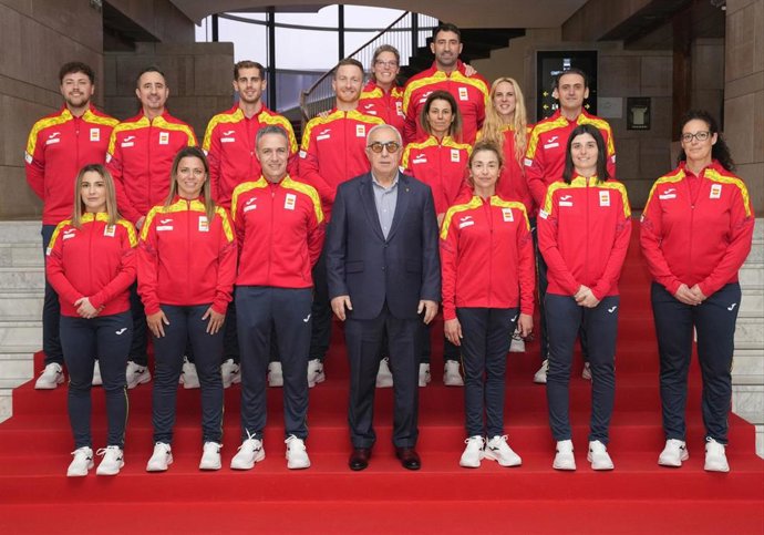 Alejandro Blanco con los embajadores del programa 'Todos Olímpicos'