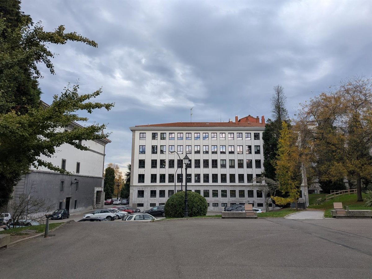 Educación asegura que trabaja desde este jueves para garantizar una temperatura adecuada en el colegio de Cerredo