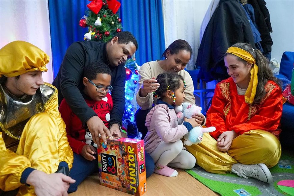 En su 32o edición, Una Sonrisa por Navidad ha llegado a 8.655 niños y niñas en situación vulnerable de toda España