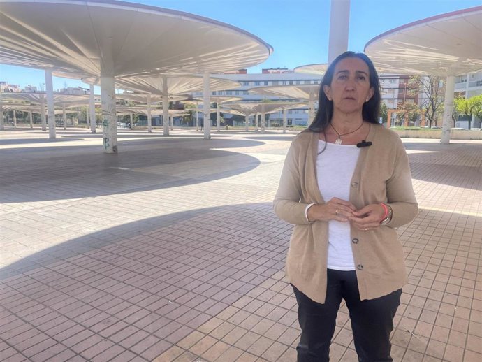 Archivo - La portavoz de Vox en el Ayuntamiento de Córdoba, Paula Badanelli, en la plaza de Las Setas de la capital.