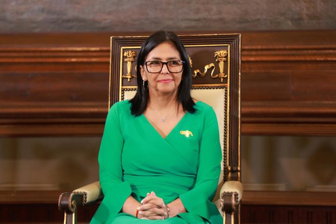 CARACAS, 5 de janeiro de 2026 — Delcy Rodríguez reage durante a cerimônia de posse na Assembleia Nacional em Caracas, Venezuela, em 5 de janeiro de 2026. Delcy Rodríguez, anteriormente vice-presidente da Venezuela, tomou posse na segunda-feira como presid