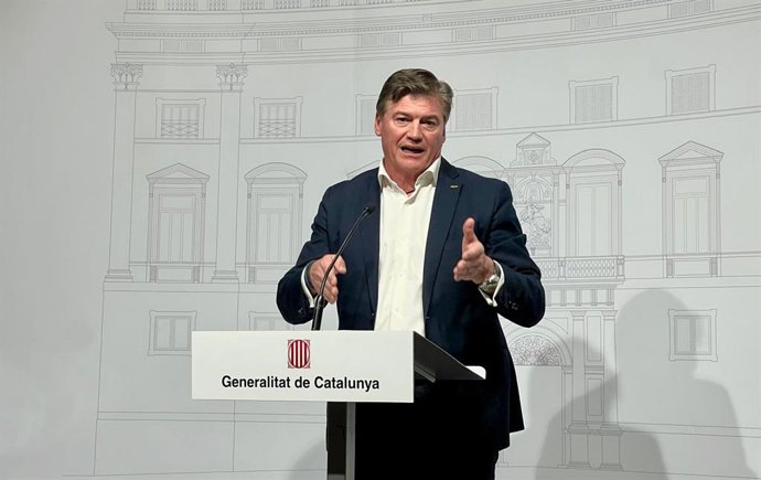 El presidente de Pimec, Antoni Cañete, en una atención a los medios desde el Palau de la Generalitat