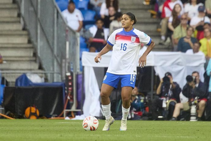 Archivo - Jess Carter, durante un partido con la selección inglesa de fútbol.