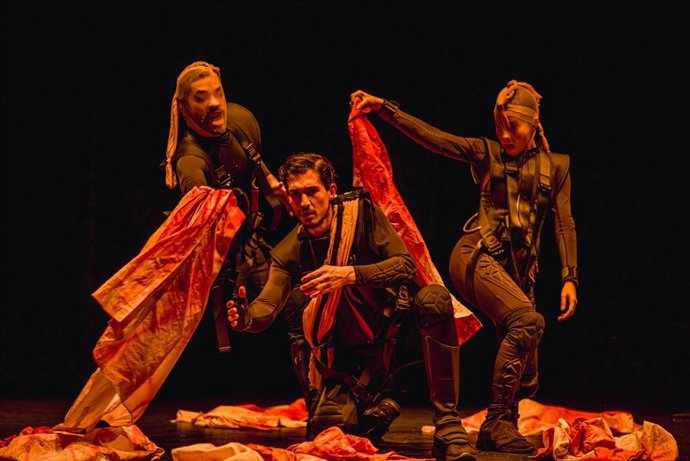 Daniel Migueláñez, Mario García y Cira Ascanio en una escena de Tebanas | Foto: David Ruiz