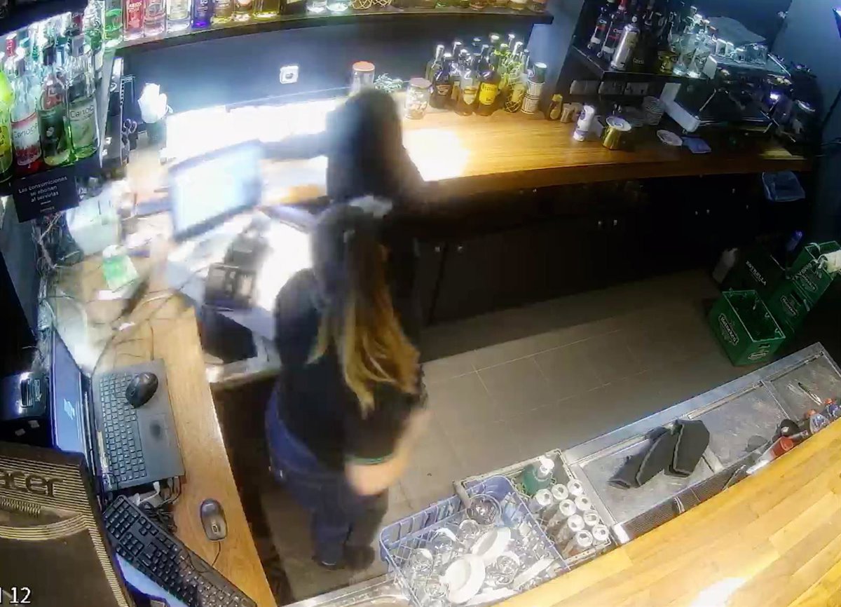 La Guardia Civil detiene a dos hombres por el atraco a un salón de juegos en Águilas (Murcia)