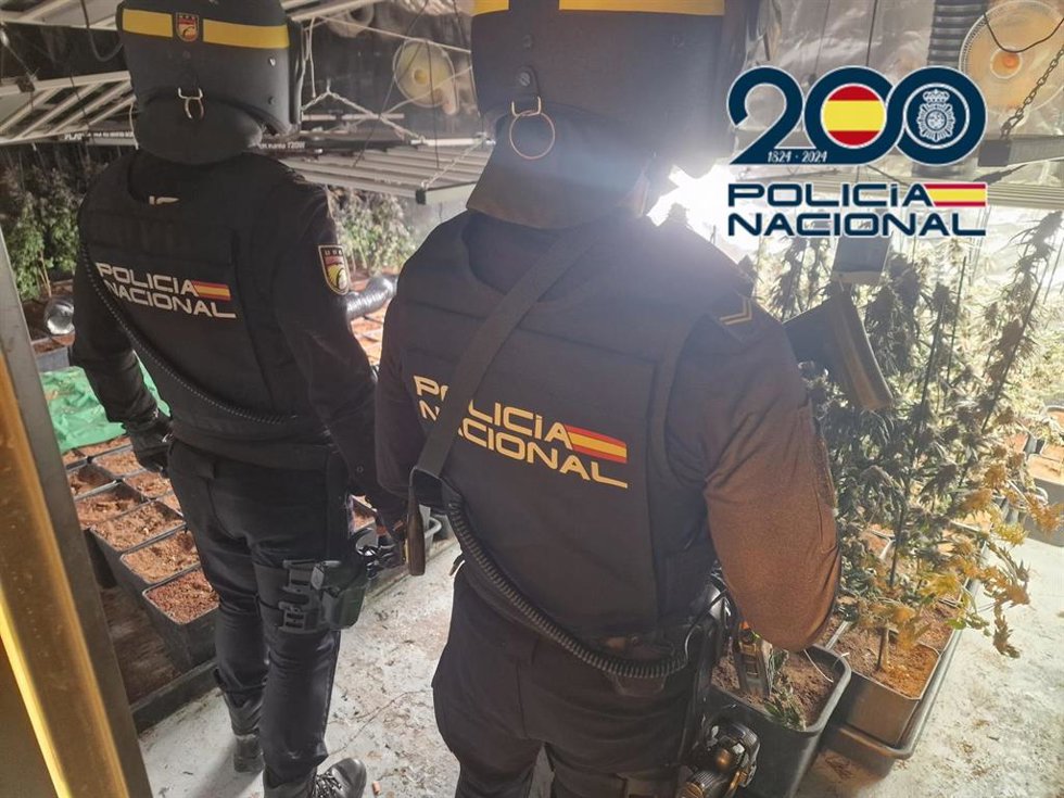 Imagen de agentes de Policía Nacional durante la intervención.