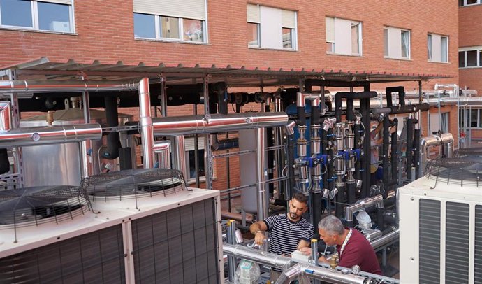 Mediante El Sistema De Aerotermia Para Agua Caliente Se Reduce La Emisión De Gases Contaminantes.