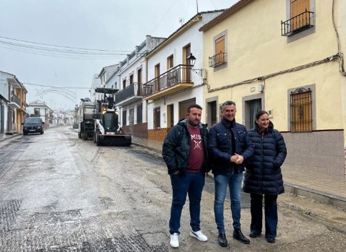 Visita del diputado de Infraestructuras Municipales, José Luis Agea y la alcaldesa de Lahiguera, Inmaculada Morales, en su visita a las obras.