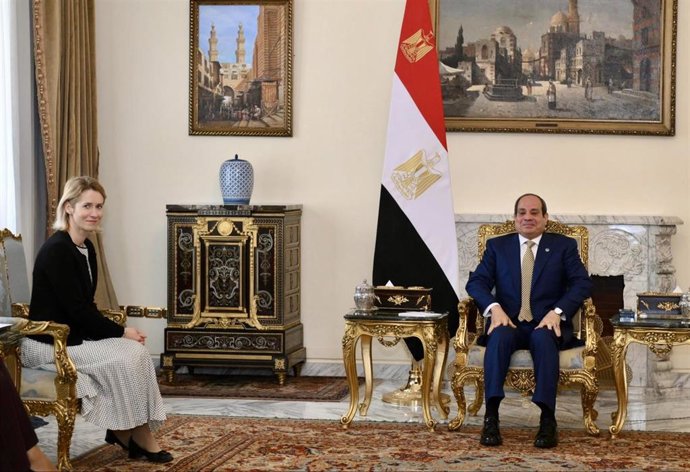 La jefa de la diplomacia europea, Kaja Kallas, y el presidente de Egipto, Abdelfatá al Sisi