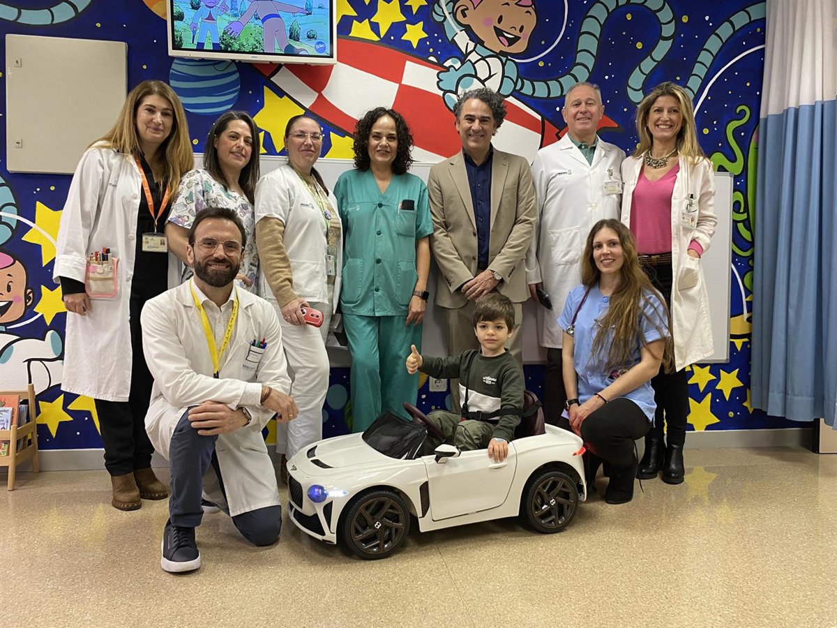 El Hospital de Talavera incorpora un coche para trasladar a pacientes pediátricos a quirófano y a pruebas diagnósticas