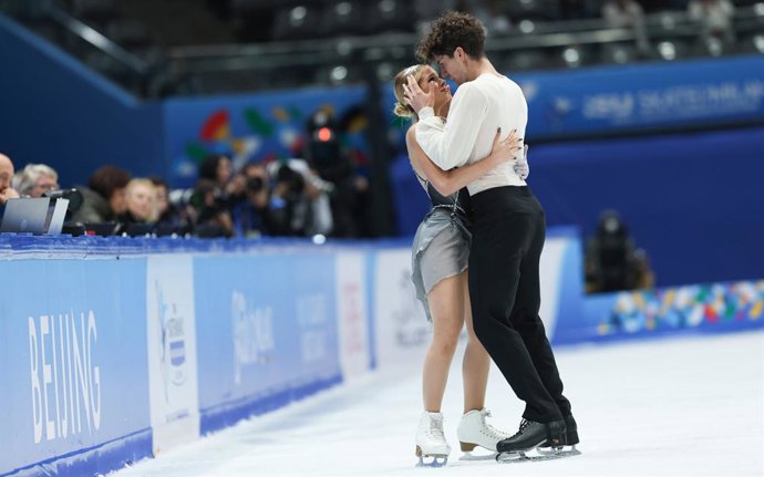 Archivo - Arquivo - Os patinadores espanhóis Asaf Kazimov e Sofía Val, na pré-olímpica de Pequim em 2025.