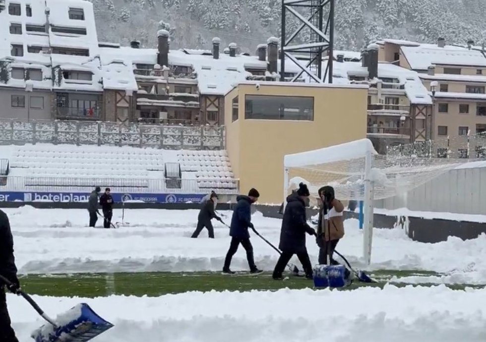 El Nou Estadi de la FAF de Andorra nevado