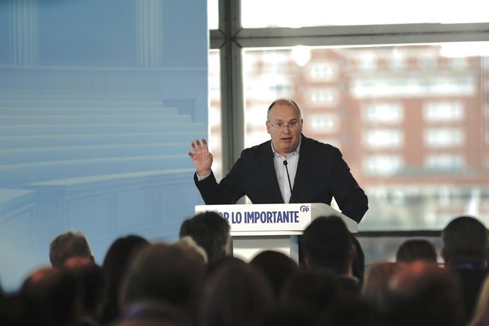 O secretário-geral do PP, Miguel Tellado, durante a abertura da 28ª Interparlamentar do PP, no Palexco, em 10 de janeiro de 2026, em A Coruña, Galícia (Espanha). Sob o lema “Pelo que é importante”, os populares buscam traçar a estratégia do par