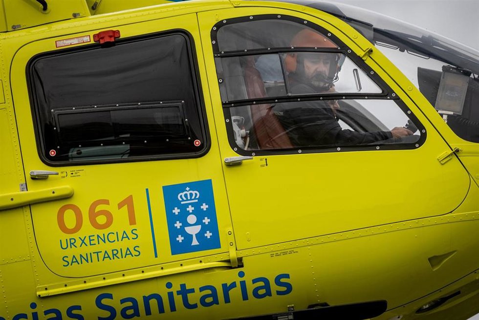 Archivo - Un helicóptero del 061 en el helipuerto del Hospital Provincial de Conxo, a 7 de marzo de 2025, en Santiago de Compostela.