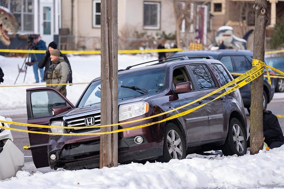 Imagen del vehículo de Renee Good tras el ataque a tiros de un agente del ICE en Minneapolis