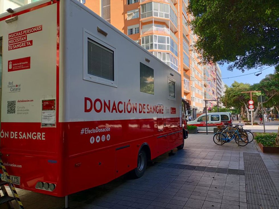 Archivo - Unidad móvil del Instituto Canario de Hemodonación y Hemoterapia