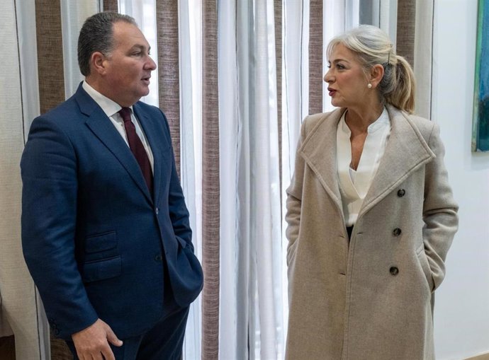 El presidente de la Diputación de Huelva, David Toscano, junto a la consejera de Cultura y Deporte de la Junta de Andalucía, Patricia del Pozo.