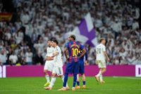 Barça y Real Madrid afrontan un Clásico con título y futuro en juego