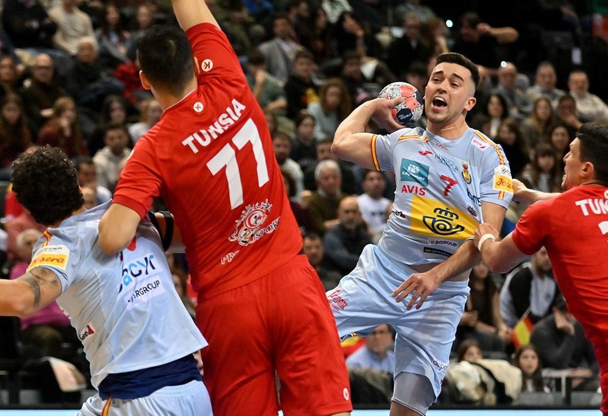 Los  Hispanos  enseñan músculo antes de la final del TIE contra Portugal