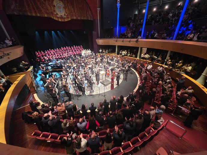 Banda Sinfónica de Albacete representando Carmina Burana en el Teatro Circo.