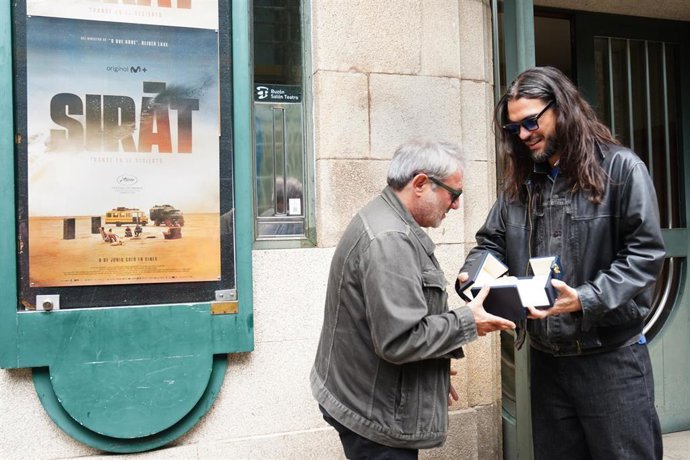 Archivo - El director de la película 'Sirât', Oliver Laxe, ofrece una rueda de prensa, a 26 de mayo de 2025, en Santiago de Compostela