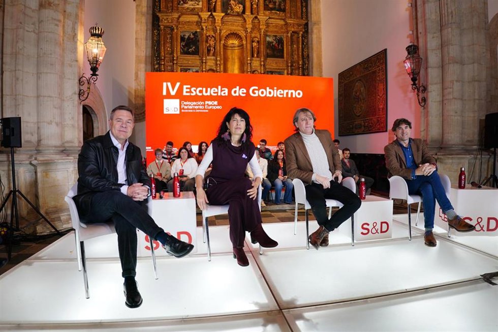 Archivo - El presidente de Castilla-La Mancha, Emiliano García-Page; la ministra de Igualdad, Ana Redondo; el candidato socialista a la Junta, Carlos Martínez y el secretario general del PSE-EE, Eneko Andueza.