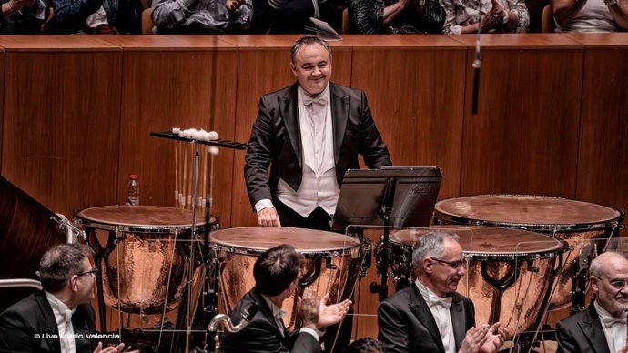 La Orquesta de València estrena el concierto para timbales Storm of Strikes de Óscar Navarro